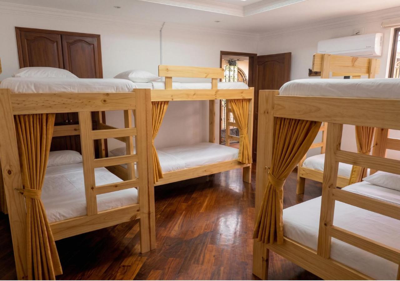 Cama individual en habitación compartida